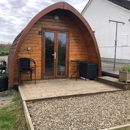 The Rainbow Pod Villa Milltown Malbay Buitenkant foto