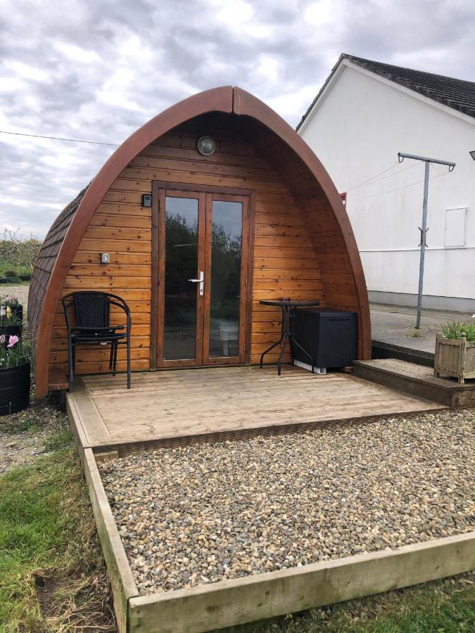 The Rainbow Pod Villa Milltown Malbay Buitenkant foto