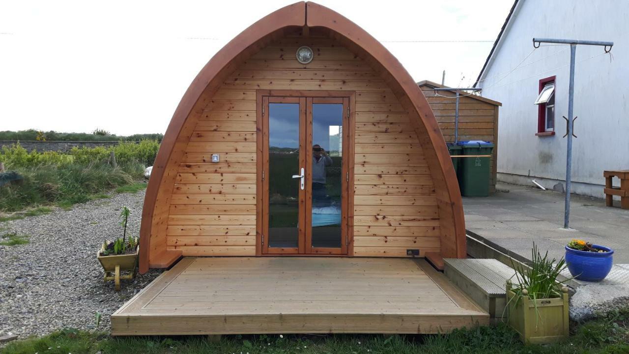The Rainbow Pod Villa Milltown Malbay Buitenkant foto