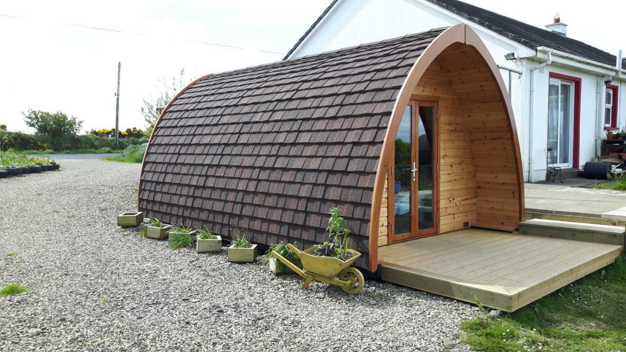 The Rainbow Pod Villa Milltown Malbay Buitenkant foto