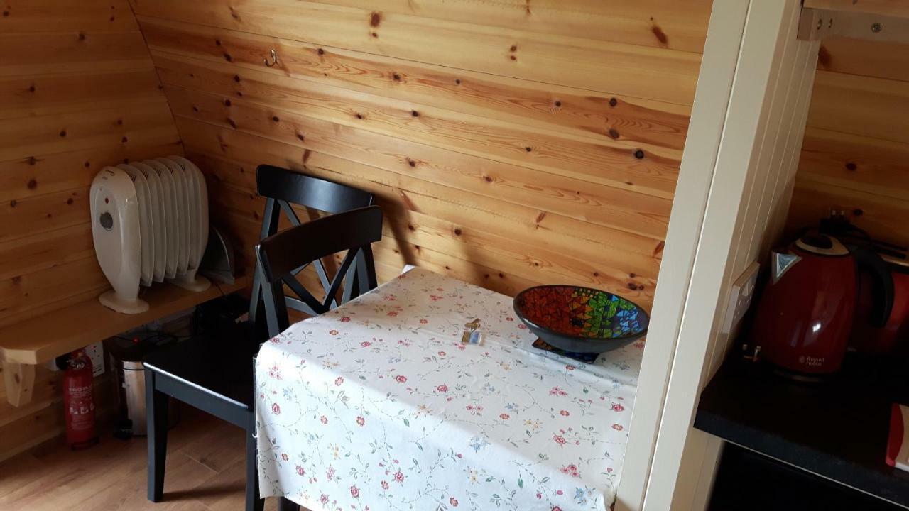 The Rainbow Pod Villa Milltown Malbay Buitenkant foto